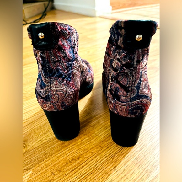 Suede boots - Picture 4 of 6